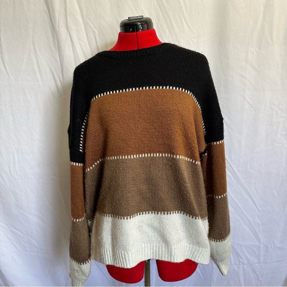 Elegant Colorblock Crew Neck Sweater - Black, Brown, and Cream